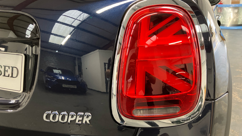 MINI Hatchback 1.5 Cooper Exclusive 5dr Auto Petrol Hatchback